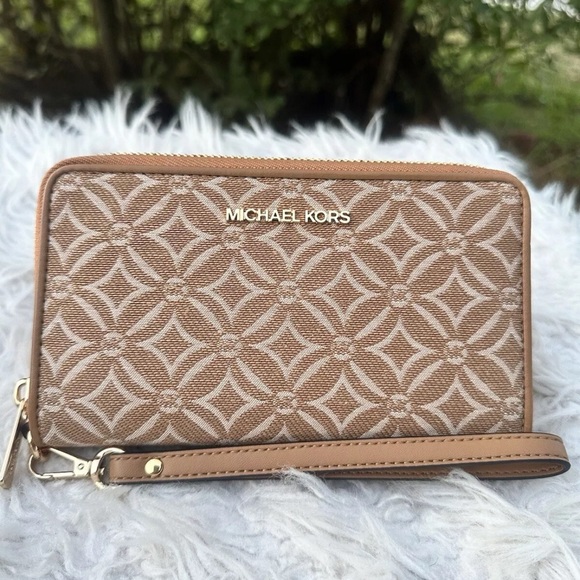 Michael Kors wallet - Picture 1 of 5